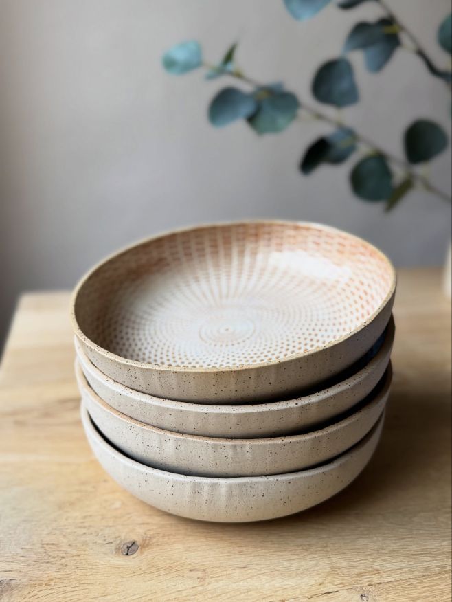 Jsou nepravidelný, jsou strukturovaný, jsou modelovaný, každý jiný a mají prostě svoje kouzlo.✨ Průměrem mají cca 22 cm a...